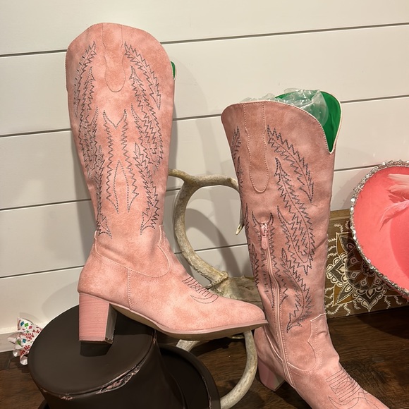Pink Western-Style Women's Boots - Picture 8 of 16